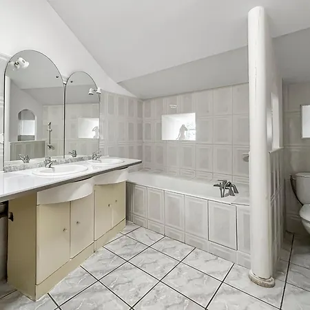 Maison Familiale Authentique, Calme Et Rustique *