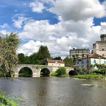 Maison Familiale Authentique, Calme Et Rustique * ブルデイユ