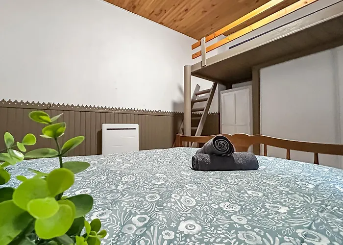 Maison Familiale Authentique, Calme Et Rustique *